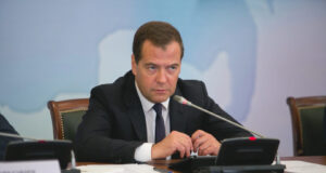 Медведев се закани на Европа: „Готово е со мирниот сон“