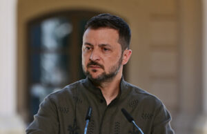 Зеленски: Русија бара прекин на огнот, а истовремено ја напаѓа Украина
