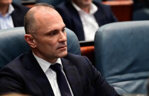 „Филипче повторно избега од пратенички прашања и од Франкфурт праќа поздрави за работниците на Меѓународниот ден на трудот“, велат од ВМРО-ДПМНЕ