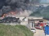 Пожар во Визбегово кај обиколницата: Горат стари автомобили на приватен имот, на терен пожарникари и инспектори