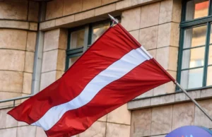 Премиерката на Латвија поднесе оставка по контроверзноста околу залутаните украински беспилотни летала