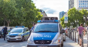 (Видео) Автомобил се забил во луѓе во Лајпциг: има загинати и повредени