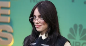 Били Ајлиш нема планови за пластична хирургија: „Сакам моите деца да ме гледаат природно“