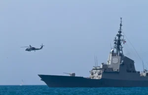 Јужнокорејски брод нападнат во Ормускиот теснец; Иран: Пукавме кон американски разорувач