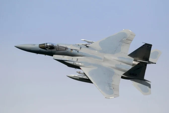 f-15depositphotos_149571402_xl