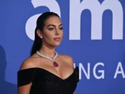 (Фото/Видео) Георгина повторно ги разбесни критичарите со својот стајлинг: „Не ти е местото тука, оди си дома“