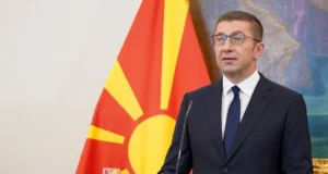 СДСМ: Мицкоски ветува „рамо до рамо со Црна Гора“ реалноста е дека Македонија е рамо до рамо со Србија