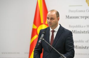 Министерот Мисајловски на отворањето на одбранбениот саем во Братислава