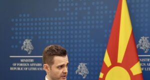 Муцунски се фали со пари кои ги добија сите кандидати од ЕУ, прашањето е колку пари губиме, велат од СДСМ