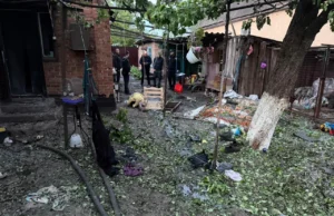 (Фото) Руски дрон погоди куќа во Украина, деветмесечно бебе ја изгуби ногата