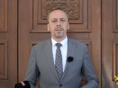 (Видео) Петрушевски: Трпе Деаноски од чланарините на синдикалците организира луксузни екскурзии на Јадранот, имало и привилигирани