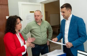 Велковски во посета на Центарот за социјална работа во Велес: Помошта да стигне до оние на кои им е најпотребна
