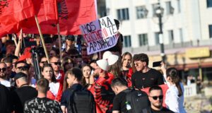 „Катимерини“: Старите поделби повторно создаваат тензии во Северна Македонија