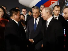 Путин со делегација од министри и високи функционери пристигна во Кина