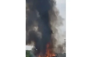 (Видео) Страшна несреќа во Хрватска: Камион со македонски таблички удрил во далновод и се запалил, возачот починал