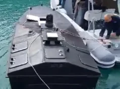(Фото+видео) Морски дрон со 100 килограми експлозив пронајден кај грчкиот остров Лефкада