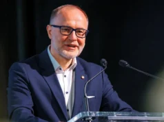 Латвискиот министер за одбрана поднесе оставка откако украински дронови ненамерно погодиле складишта со нафта во Латвија