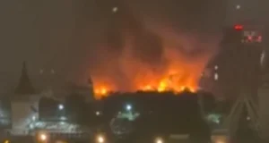 (Видео) Изгоре голем туристички комплекс во Москва