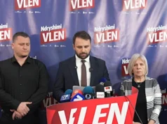 „Вреди“за протестите: Зошто Ахмети се крие зад студентите, го потпалува огнот позади, додека ги турка другите напред