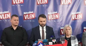 „Вреди“за протестите: Зошто Ахмети се крие зад студентите, го потпалува огнот позади, додека ги турка другите напред
