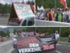 Илјадници луѓе на протест го блокираа алпскиот премин Бренер поради прекумерен сообраќај