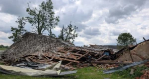 (Фото) Торнадо во Полска: силен вртлог со 200 км/ч рушеше куќи на југот од земјата
