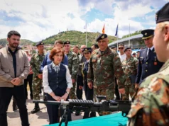 (Фото) Сиљановска-Давкова на презентација на Армијата: „Времињата во коишто живееме бараат будност и подготвеност“
