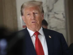 Трамп објави АИ-фотографија од себе и најблиските соработници во базен