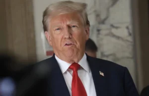 Трамп објави АИ-фотографија од себе и најблиските соработници во базен