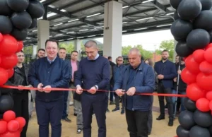 Црвена лента за пуштање во употреба на нов модерен затворен пазар во Виница
