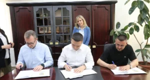 „Основната плата на вработените во општинската администрација ќе се зголемува за 7%, три години последователно“, велат од општина Тетово