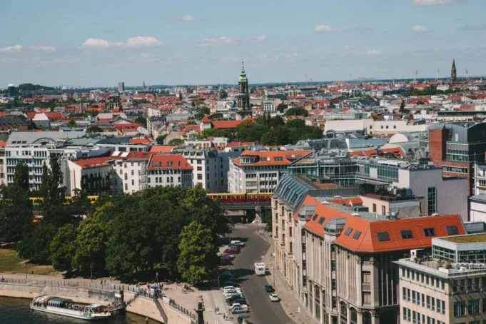 berlin-germanija-depositphotos_188101844_l-1