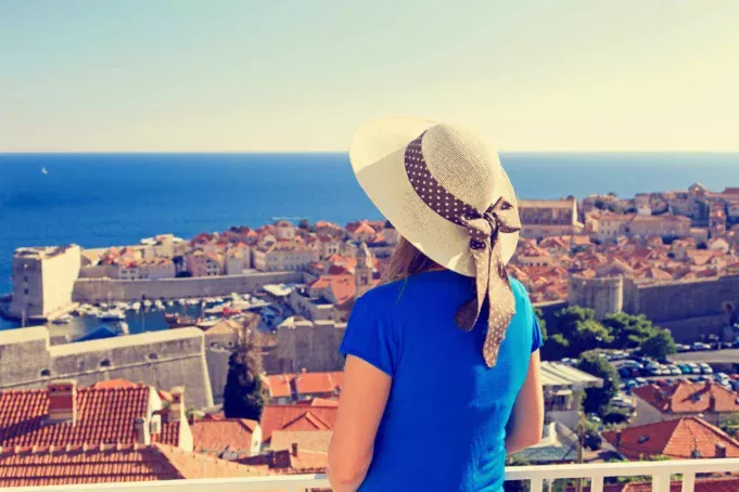 hrvatska-turizam-dubrovnik-more-depositphotos_83195838_l