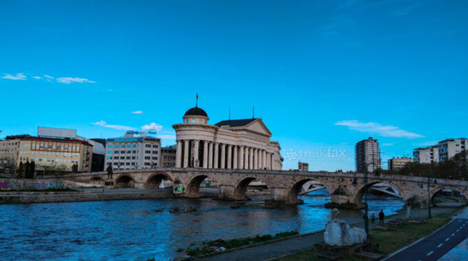 skopje-centar-kej-kameni-most