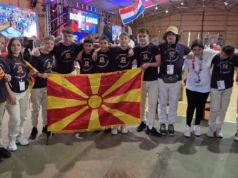 Учениците од „Дане Крапчев“ во Ченто добија парична награда за нивниот успех на натпреварот за роботска игра