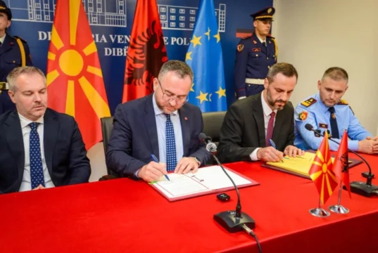 Тошковски и Љамалари со потпис се договорија за заеднички гранични контроли меѓу РС Македонија и Албанија