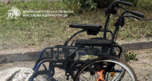 Руски дрон се урна врз цивили во Никопол, три лица загинаа