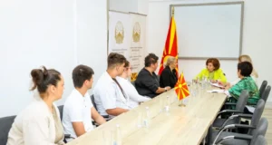 Родители на деца со канцер повикаа на финансиска поддршка од државата на средбата со Сиљановска-Давкова