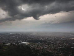 (Видео) Невреме ја погоди Србија: силниот ветер носеше сè пред себе