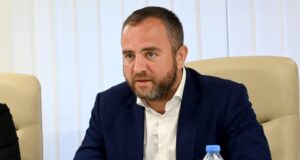 Тошковски најави построги правила за електричните тротинети и повисока старосна граница за управување