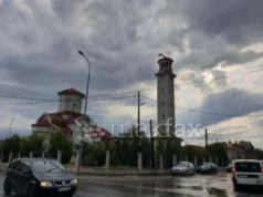 (Фото) Невремето го турна крстот на црквата “Св. Јован” во Бутел, откорнати покриви, паднати дрвја и искинати кабли за струја