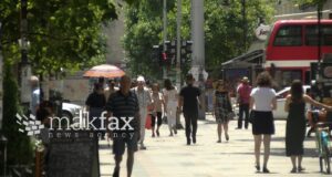 Избегнувајте сонце од 11 до 17 часот, останете во разладени простории и внесувајте доволно течности – ИЈЗ со препораки