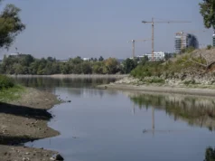 Дунав на рекордно ниско ниво во Унгарија, мотор од Втората светска војна излезе на површината