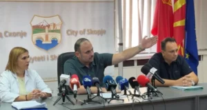 Оле донеси чаша вода од чешма, рече Ѓорѓиевски и ја испи за да покаже дека нема бактерии