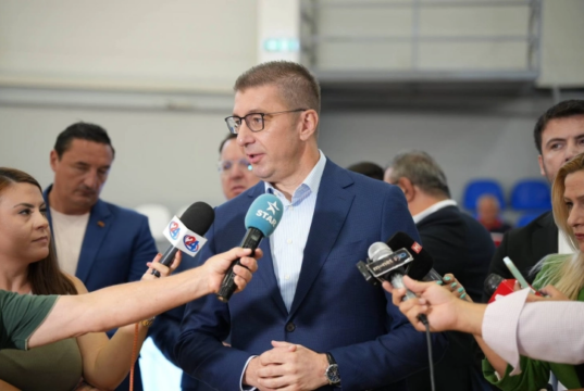 Мицкоски: Енергетски независна Македонија со ветерниот парк на „Алказар енерџи“, поддршка за идни инвестиции