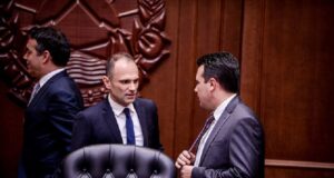 ВМРО-ДПМНЕ: Каква иронија, тие што го сменија името за да ја омажеле Македонија во богата фамилија, сега велат дека не е на продажба
