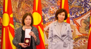 Сиљановска-Давкова ја одликуваше Светлана Мојсов со Орден „8 Септември“