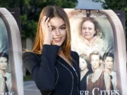 (Фото/Видео) Се обиде да се покрие, но залудно: ќерката на Синди Крафорд привлече внимание во танга