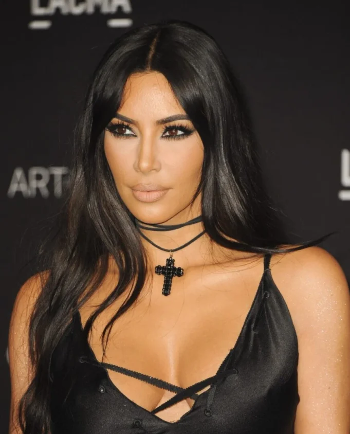 kim-kardasijan-depositphotos_267276632_xl-1