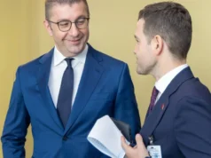 СДСМ: Изолираниот Мицкоски на екскурзија во САД